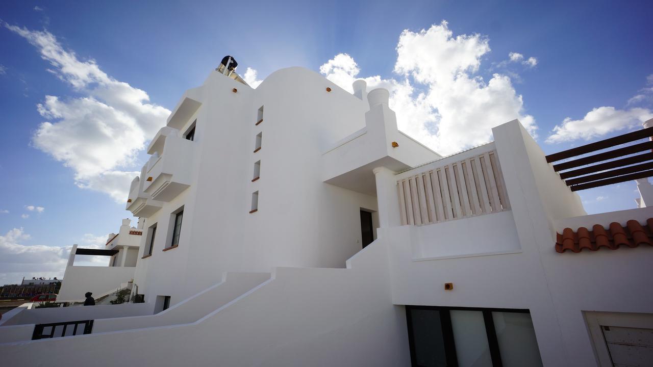 Surfers Retreat (Adults Only) Hostel Corralejo Exterior photo